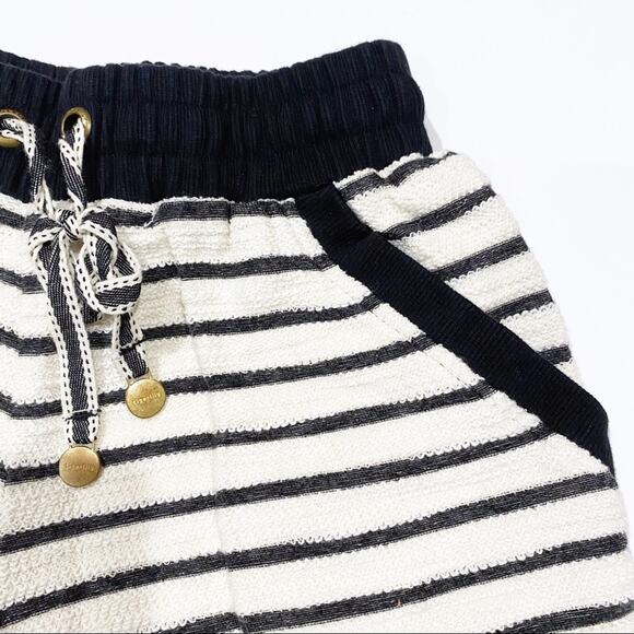 Tigerlily Knit Stripe Shorts Sz 2 Pull on Shorts Cream Stripe Shorts - Picture 5 of 8